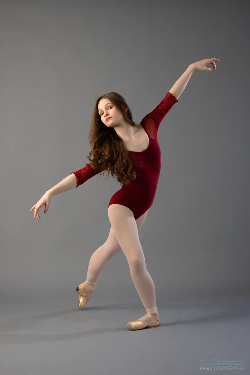 young dancer performing croise drriere